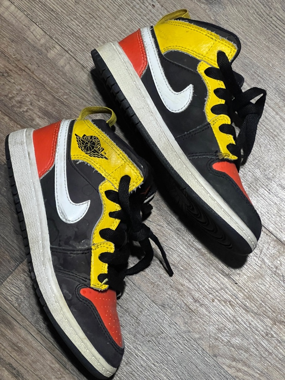 Nike Kids Black Yellow Red White Low-Top Sneakers